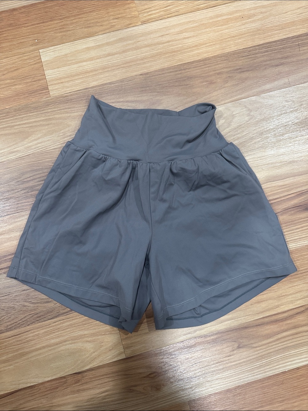 HALARA High Waist Women's Shorts - Taupe